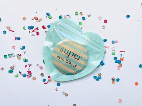 Badge épingle super maîtresse