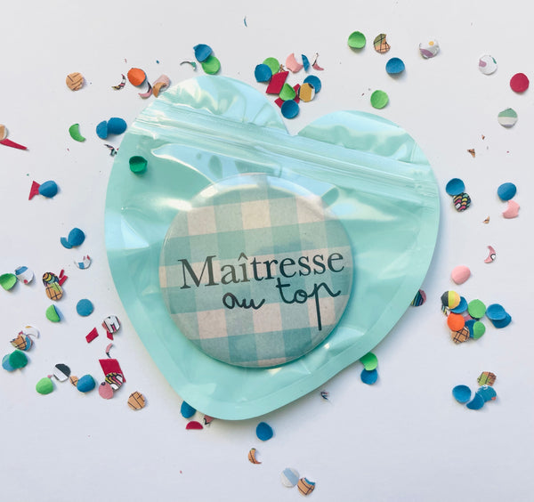 Badge épingle maitresse au top - cadeau maîtresse - cadeau personnalisé